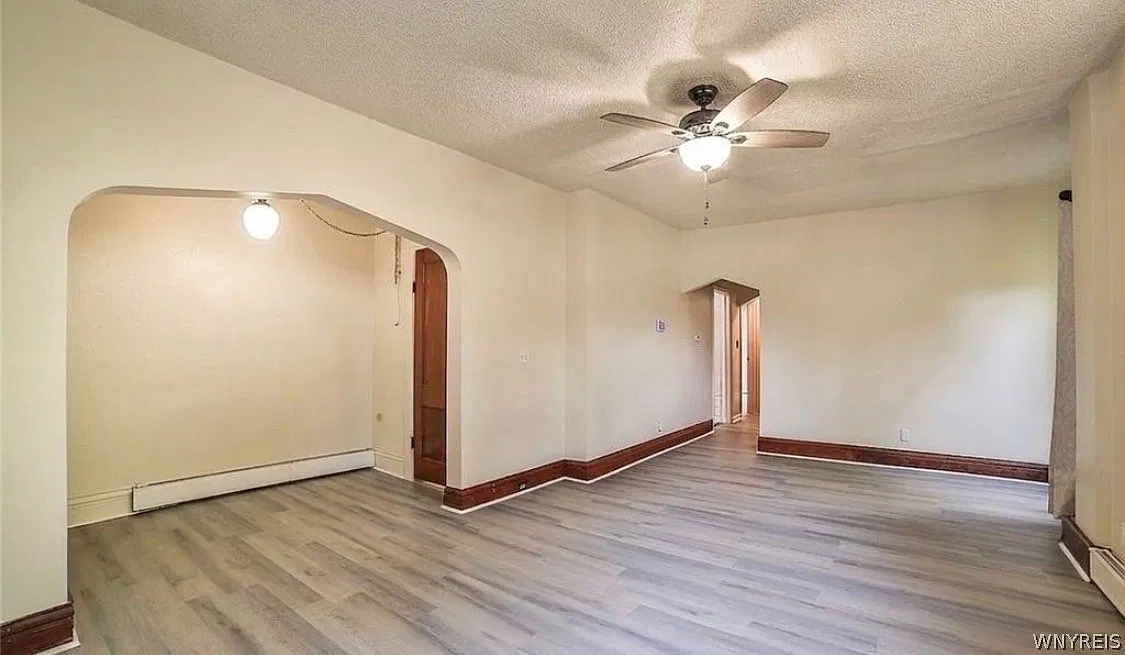 2 bed, 1.0 bath, 1998 sqft, $995 — Photo 3