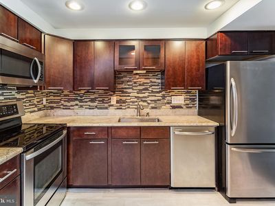 7621 Tremayne Pl APT 210, Mc Lean, VA, 22102