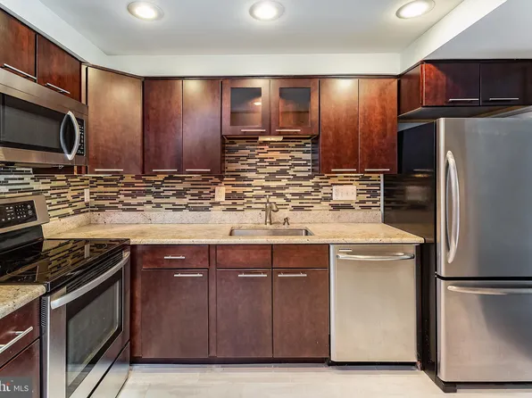 7621 Tremayne Pl APT 210, Mc Lean, VA 22102