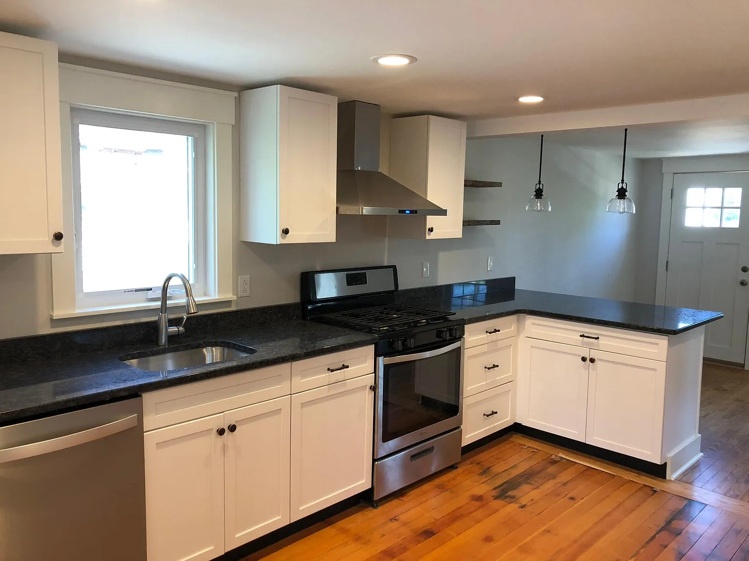 1 bed, 650 sqft, $1,600 — Photo 2