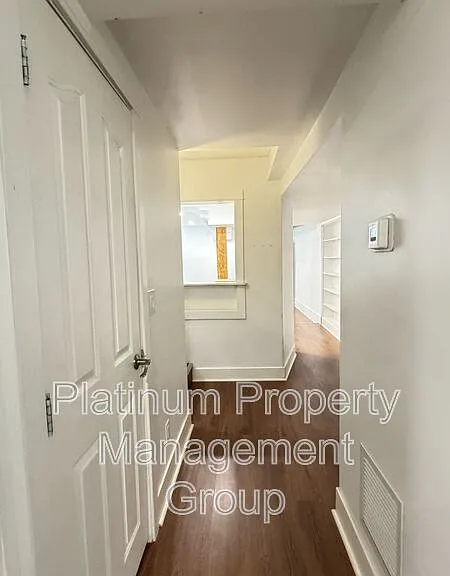 933 18th Ave SW #6 — Photo 2