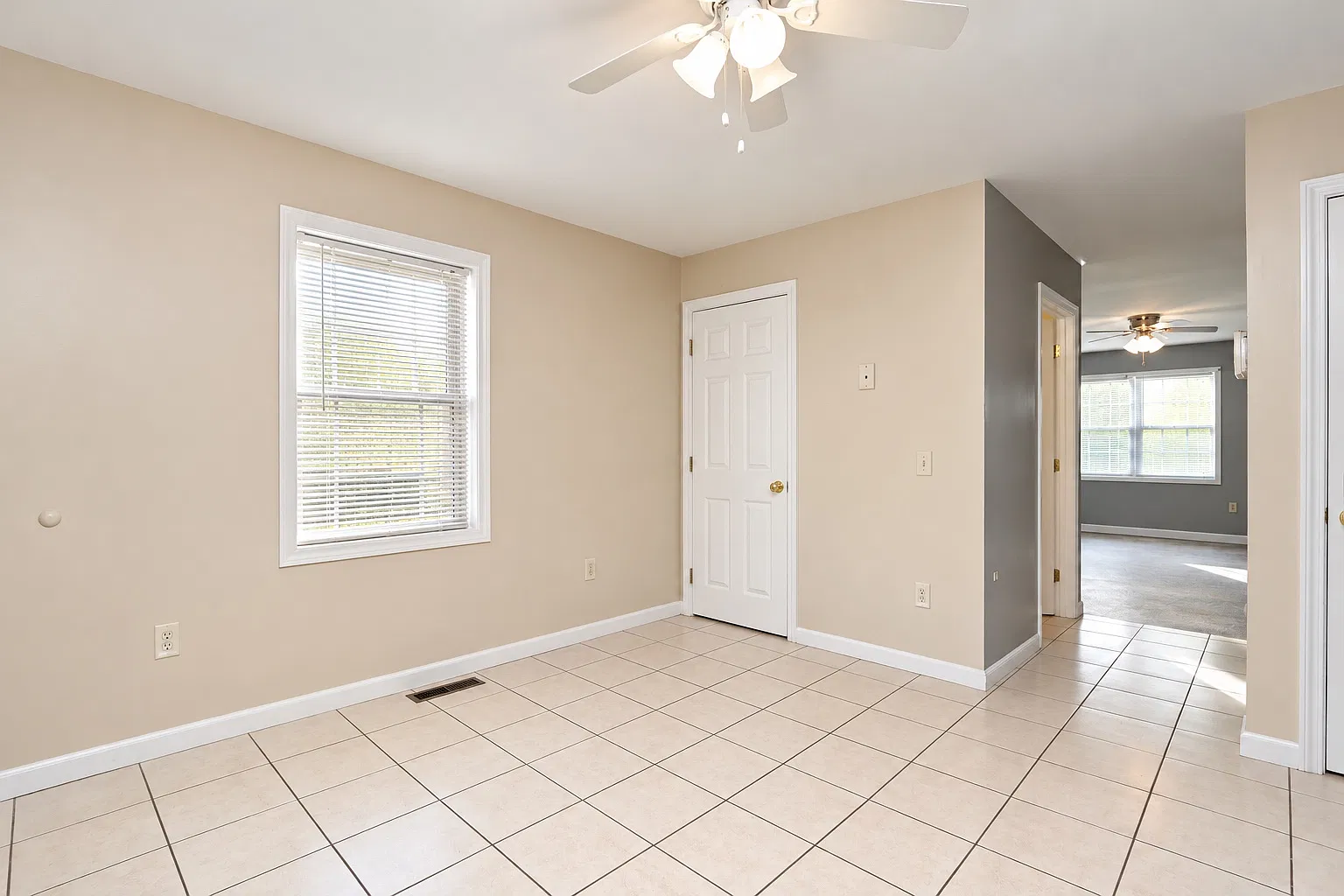 3 bed, 1.5 bath, 1350 sqft, $1,750 — Photo 4