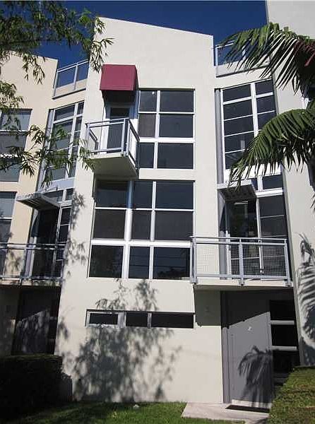 1st image of 721 SE 12th Ct APT 2