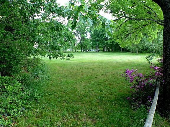 3rd image of 671 Lynn Dr