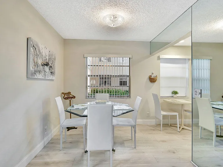 825 E Normandy Trl #R — Photo 6