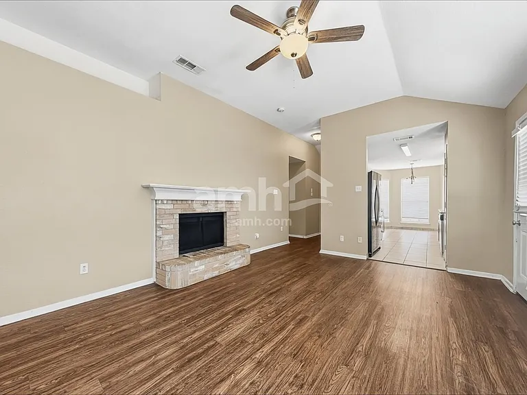 1325 Misty Dr — Photo 6