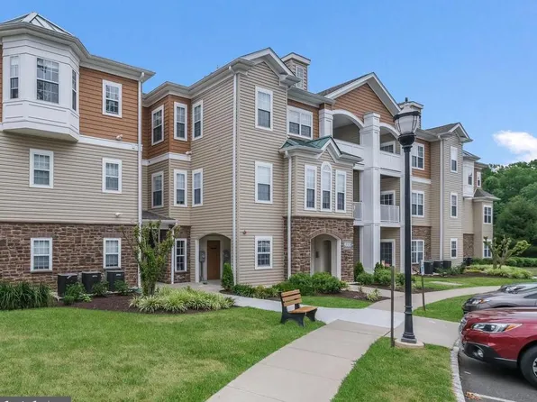 4000 Village Way APT 202, Marcus Hook, PA 19061