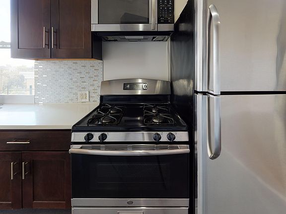 5th image of 52 Orchard St APT 9