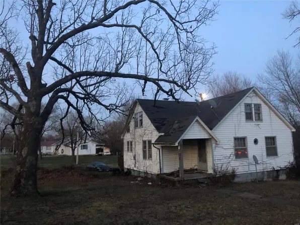 304 N Locust St, Richland, MO 65556