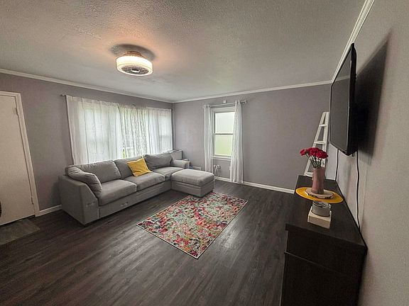 4th image of 709 S Logan St