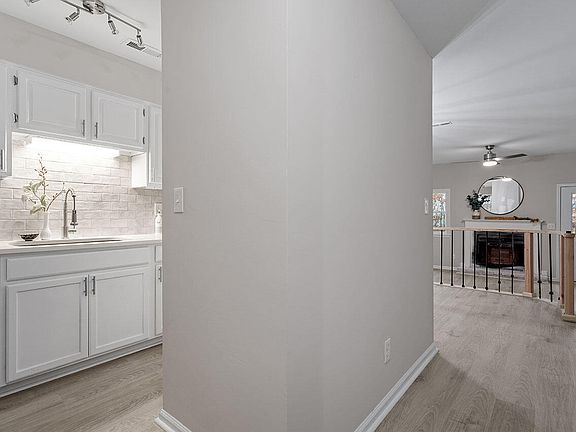 3rd image of 808 Kendall Dr