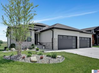 3437 Tree Line Dr, Lincoln, NE 68516