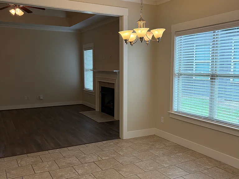 1045 Crawford Ct — Photo 3