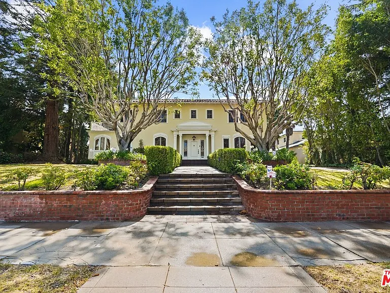 624 S Arden Blvd — Photo 2