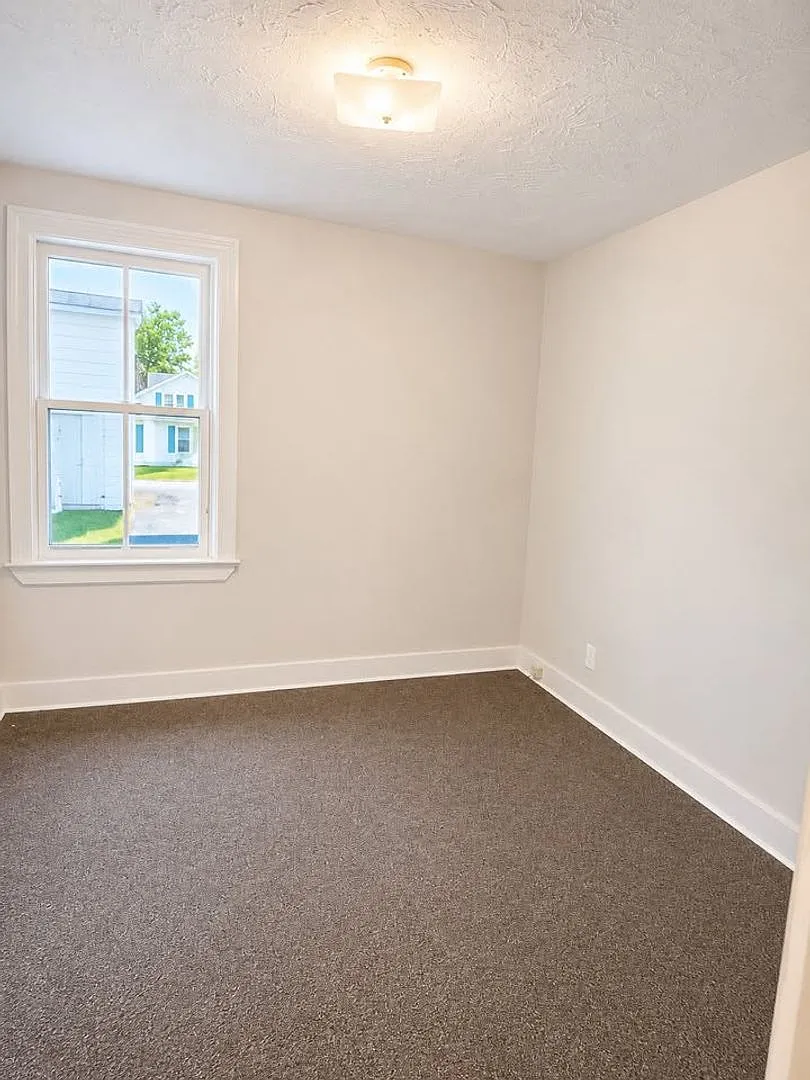 50-52 Rowe Court — Photo 2