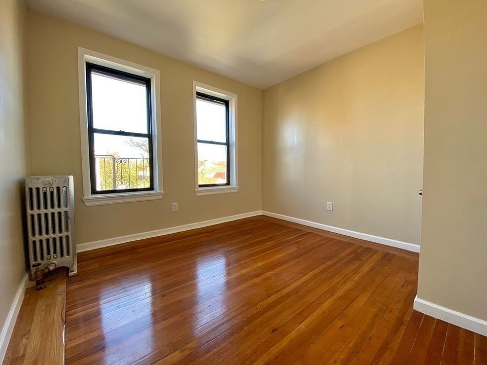 2nd image of 424 Senator St APT 13
