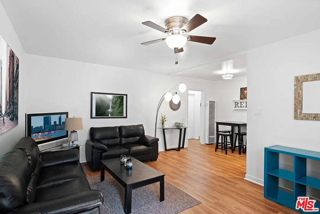 3 bed, 1.0 bath, 1100 sqft, $4,555 — Photo 3