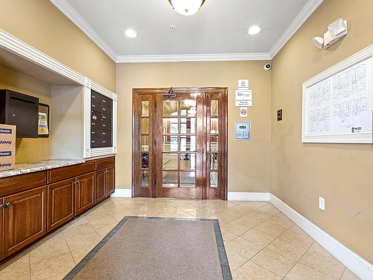 10400 Rosegate Ct #201 — Photo 3