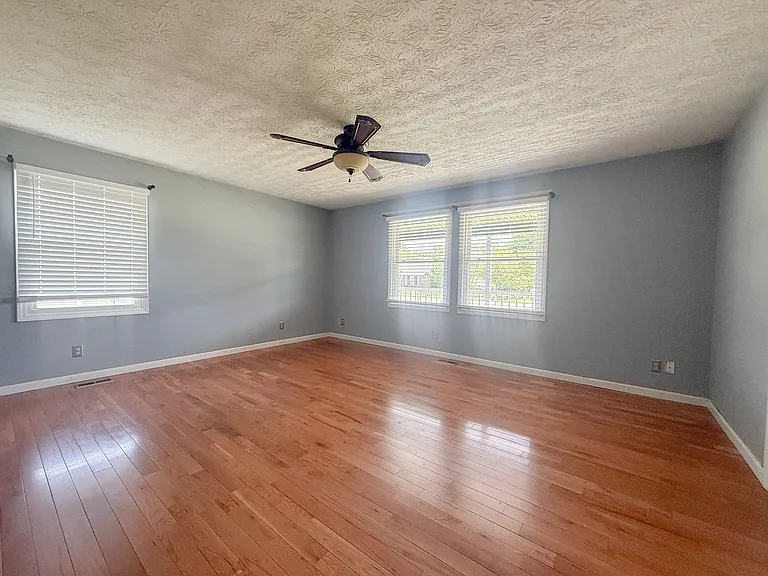 3339 Riveroaks Dr — Photo 12