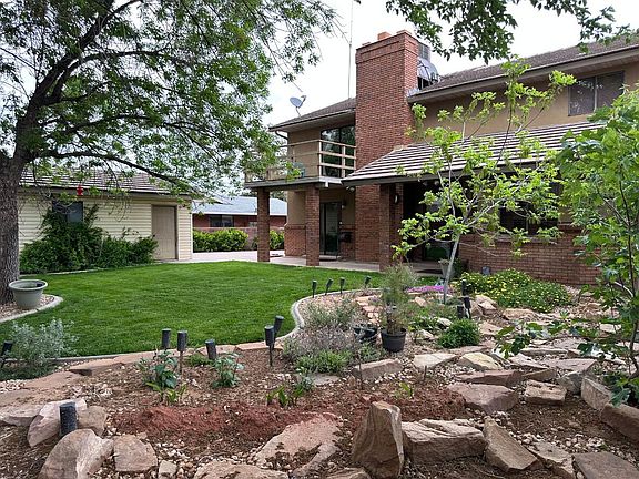 4th image of 892 S Cambridge Dr