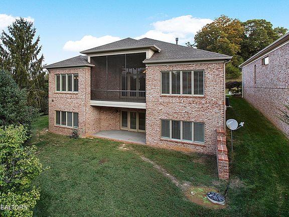 4th image of 1805 Rockford Ln