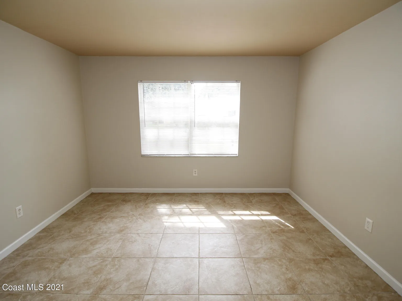 3 bed, 2.0 bath, 1199 sqft, $1,795 — Photo 2
