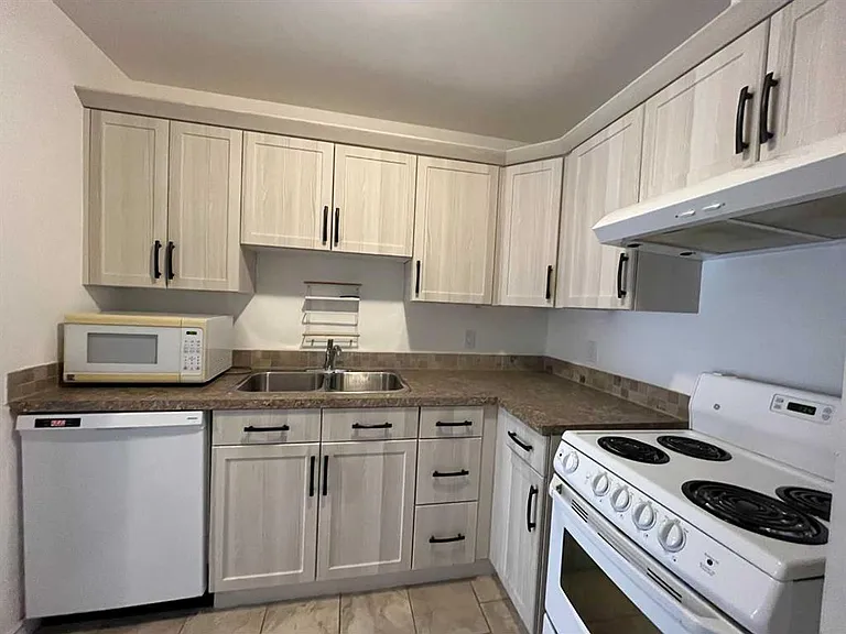 65 Temple Blvd W #208 — Photo 7
