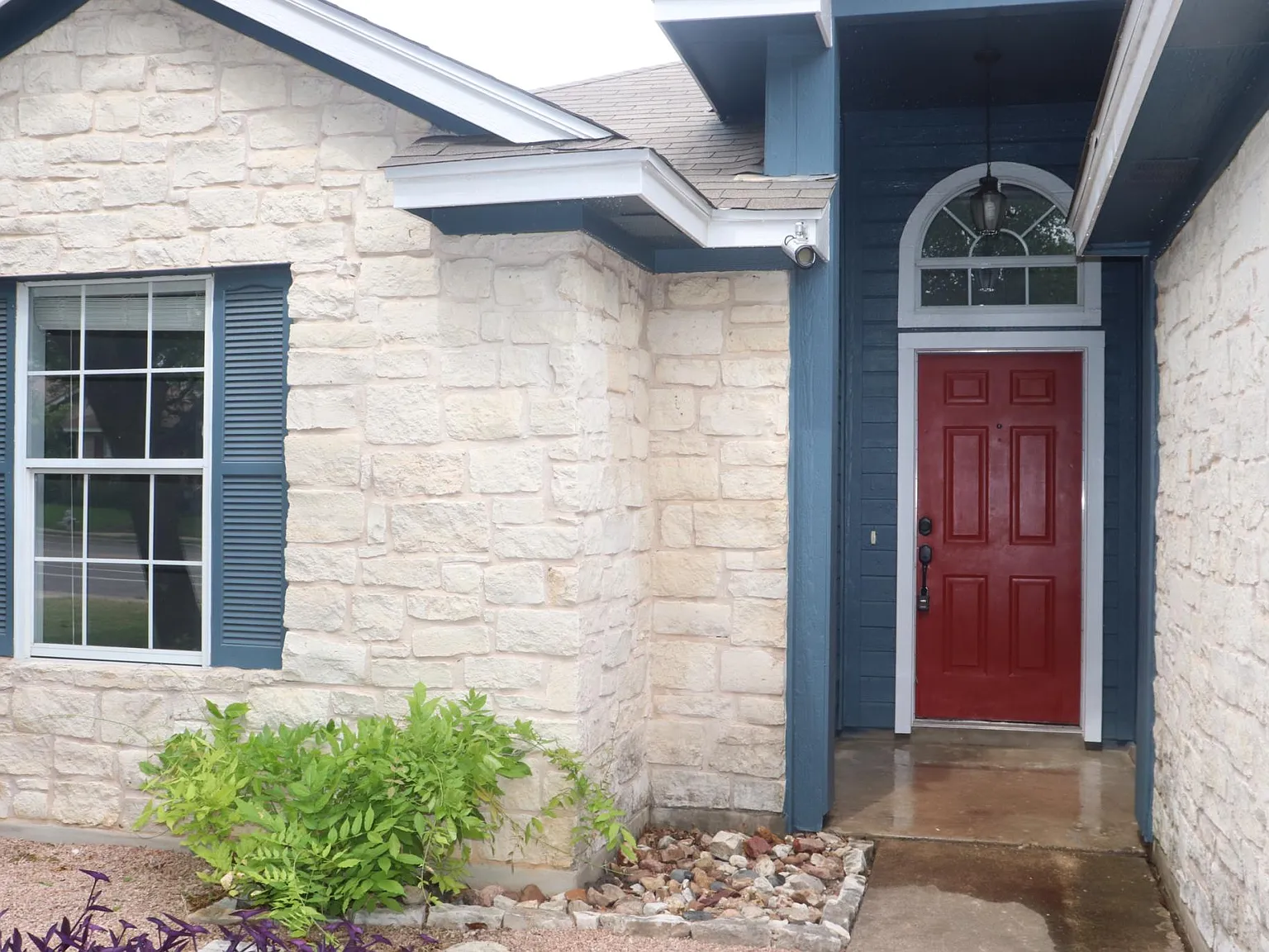 504 Deercreek Ln — Photo 2