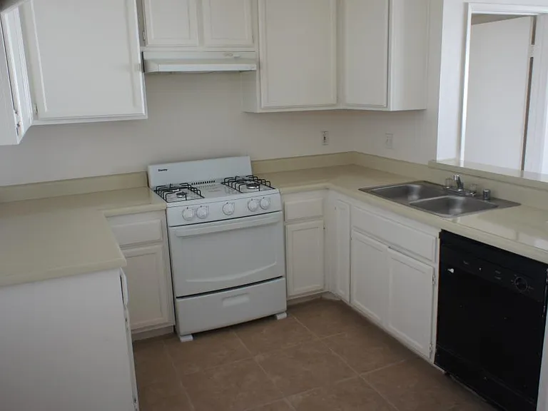412 S Clementine St #110 — Photo 1