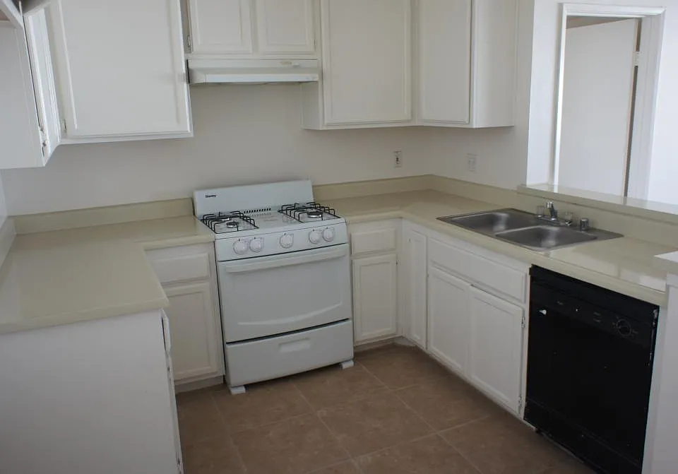 412 S Clementine St #110