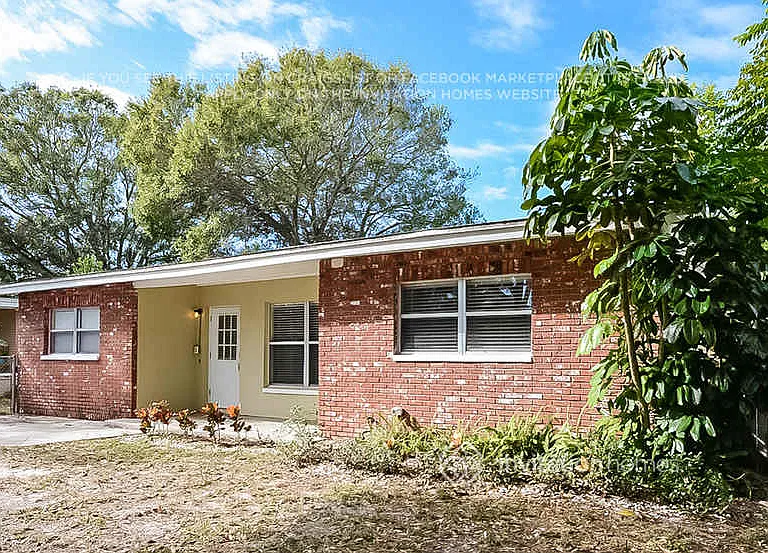 2160 Riviera Dr — Photo 3