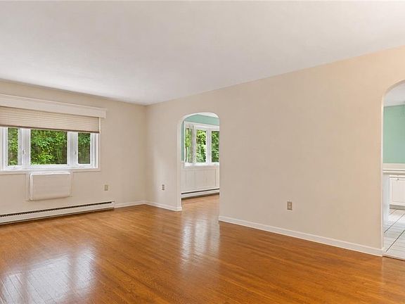5th image of 100 Stony Ln