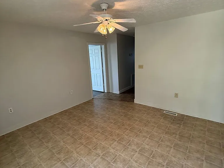 264 Peterson Ave — Photo 3