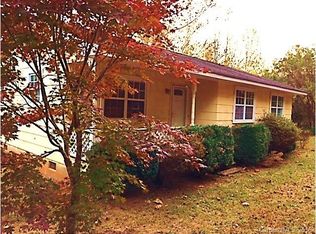 2542 Fairlawn Ln, Stanley, NC 28164