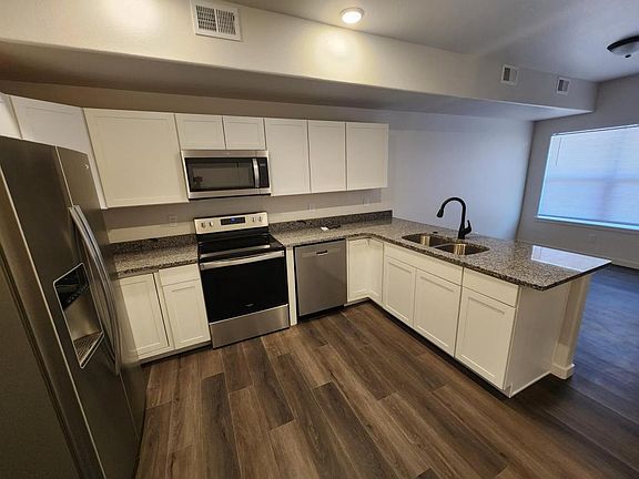 3rd image of 1600 Carol Ann Way