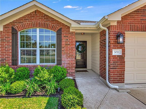 3rd image of 3011 Hanstrom Ct