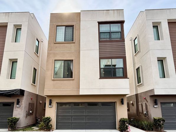 1105 Canal St