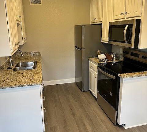 3rd image of 1214 Baylor Ave APT 204
