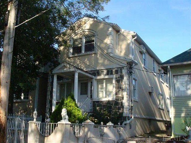 1st image of 832 Vincent Ave