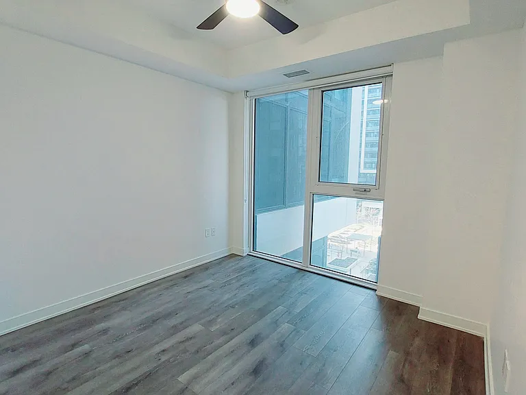 105 Oneida Cres #504 — Photo 7