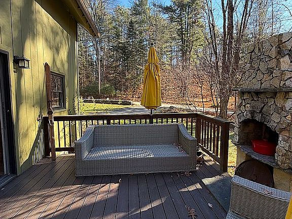 5th image of 10 Shorewood Estates Rd