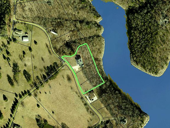 2nd image of 135 Laurel Rd