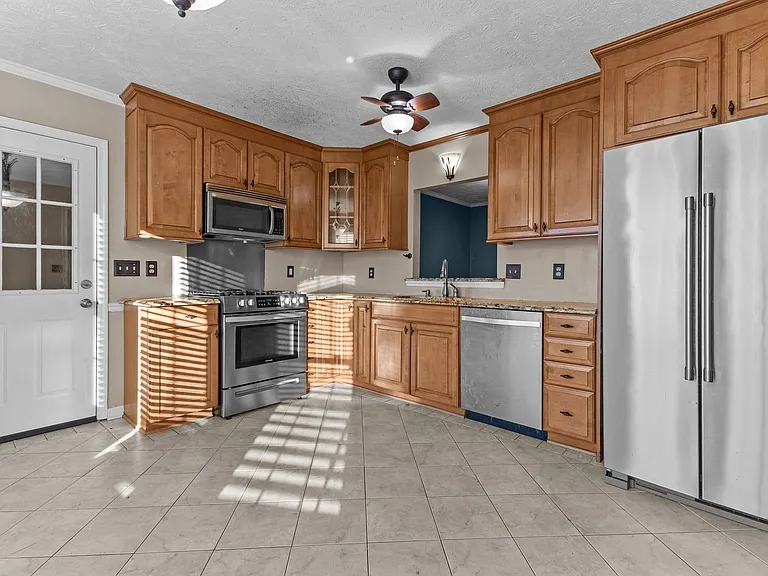 6824 Saint Julian Way — Photo 14