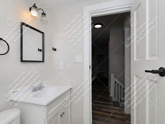 3rd image of 516 N Dearborn St #516
