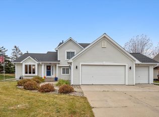 698 Tanager Rd, Waconia, MN 55387