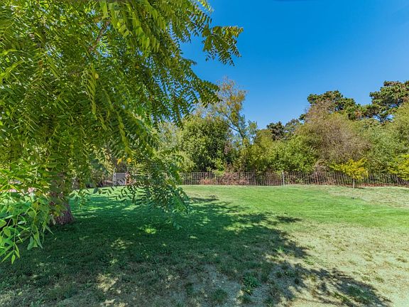 3rd image of 2531 Portola Dr