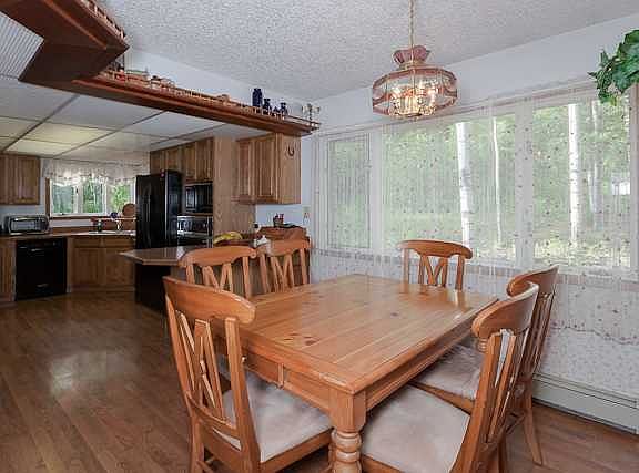 5th image of 481 Summer St