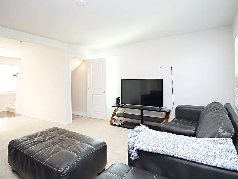 4393 Sunset Dr — Photo 4
