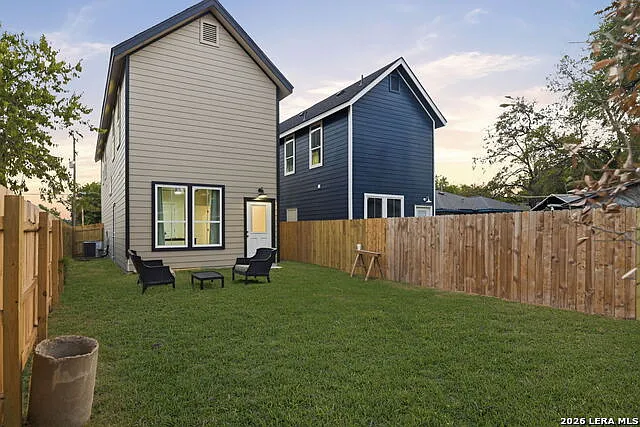 1801 W Southcross Blvd — Photo 24