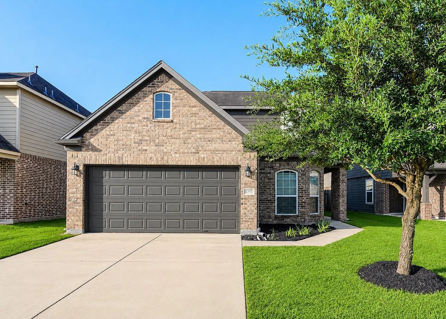 4 bed, 3.0 bath, 2517 sqft, $2,750 — Photo 1